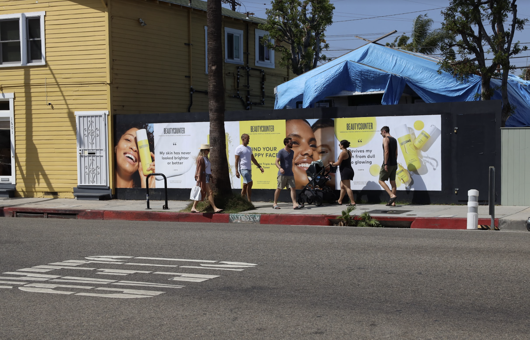 advertisement on fencing for beauty Counter